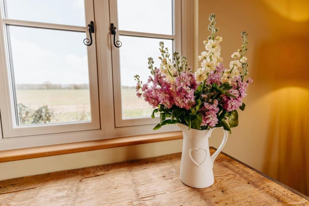 Beautiful Cottage In Bredfield Near To Woodbridge On The Suffolk Coast Exterior photo